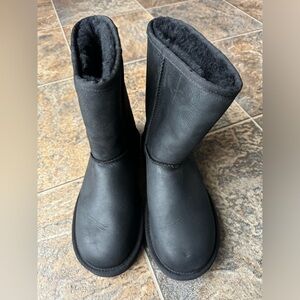 UGG Classic Short Leather Slip On Boots- Black, Women’s Size 6